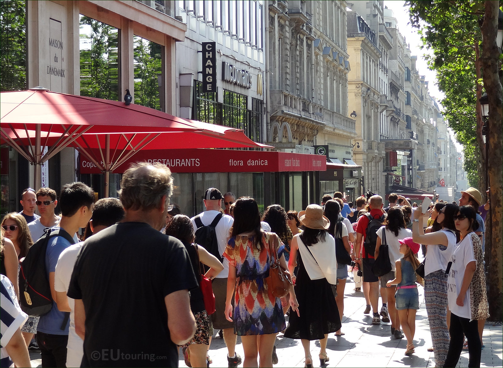 Avenue des Champs-Élysées by @laparisienne09 via : kings_hdr