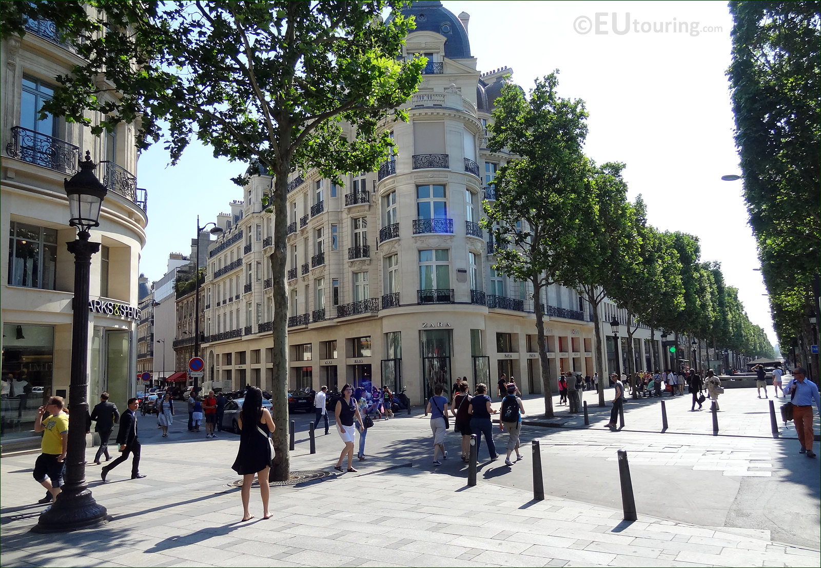 Avenue des Champs-Élysées - Théâtre de la ville de Paris