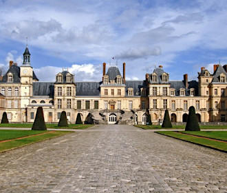 Le petit train du chateau de Fontainebleau - English