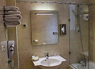 Hotel de la Motte Picquet en suite bathroom