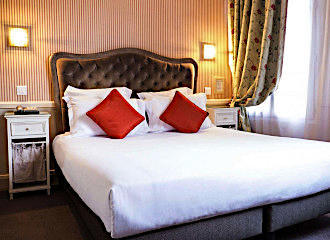 Hotel de la Motte Picquet double bedroom