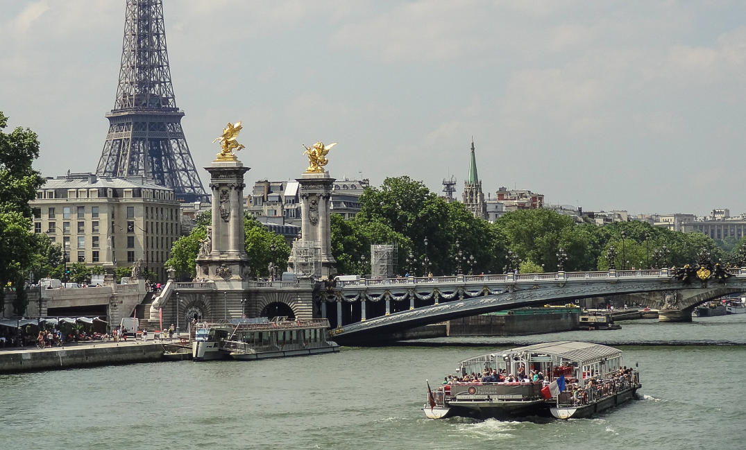 Bateaux Parisiens boat cruises