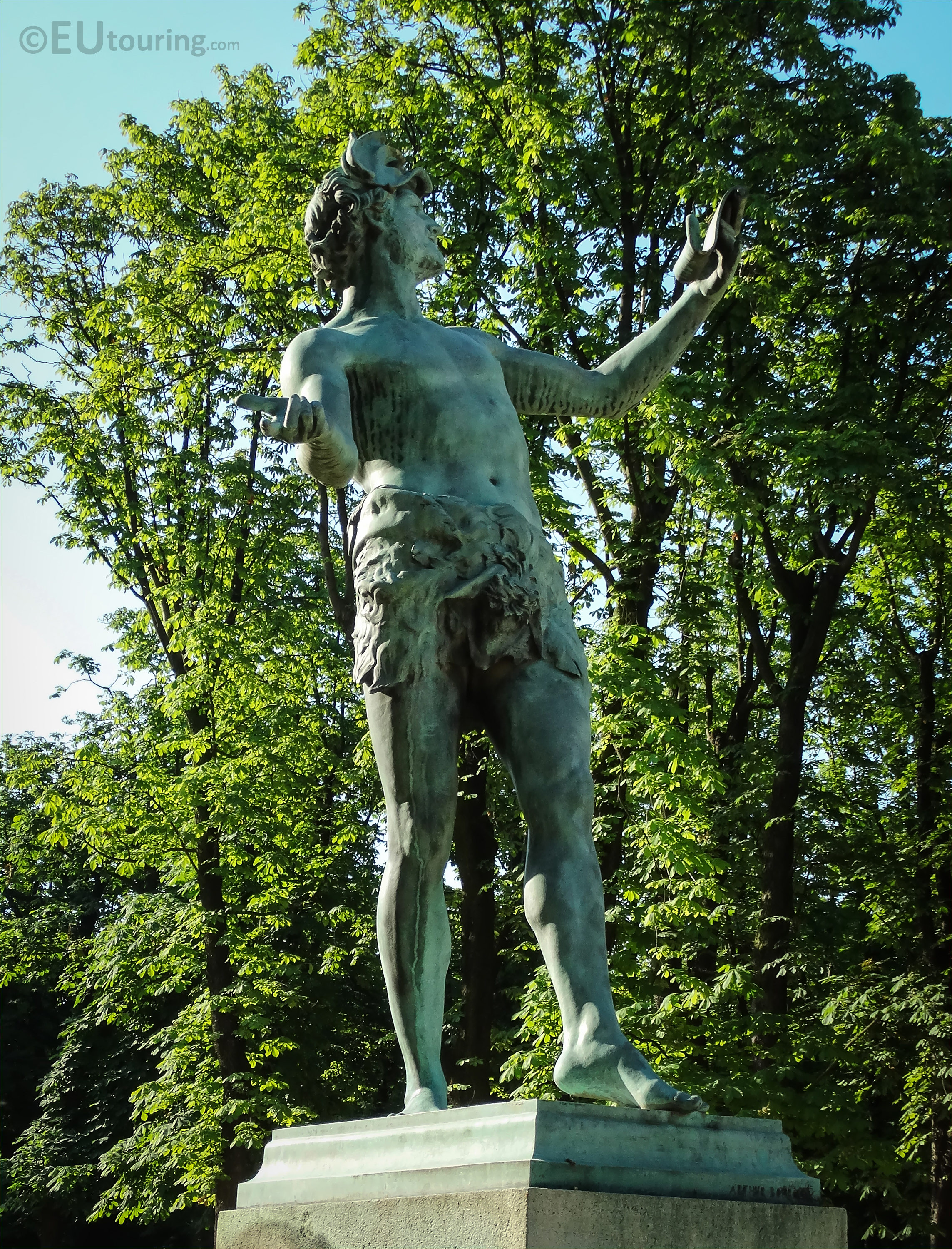 Photos of L'Acteur Grec statue inside Luxembourg Gardens - Page 215
