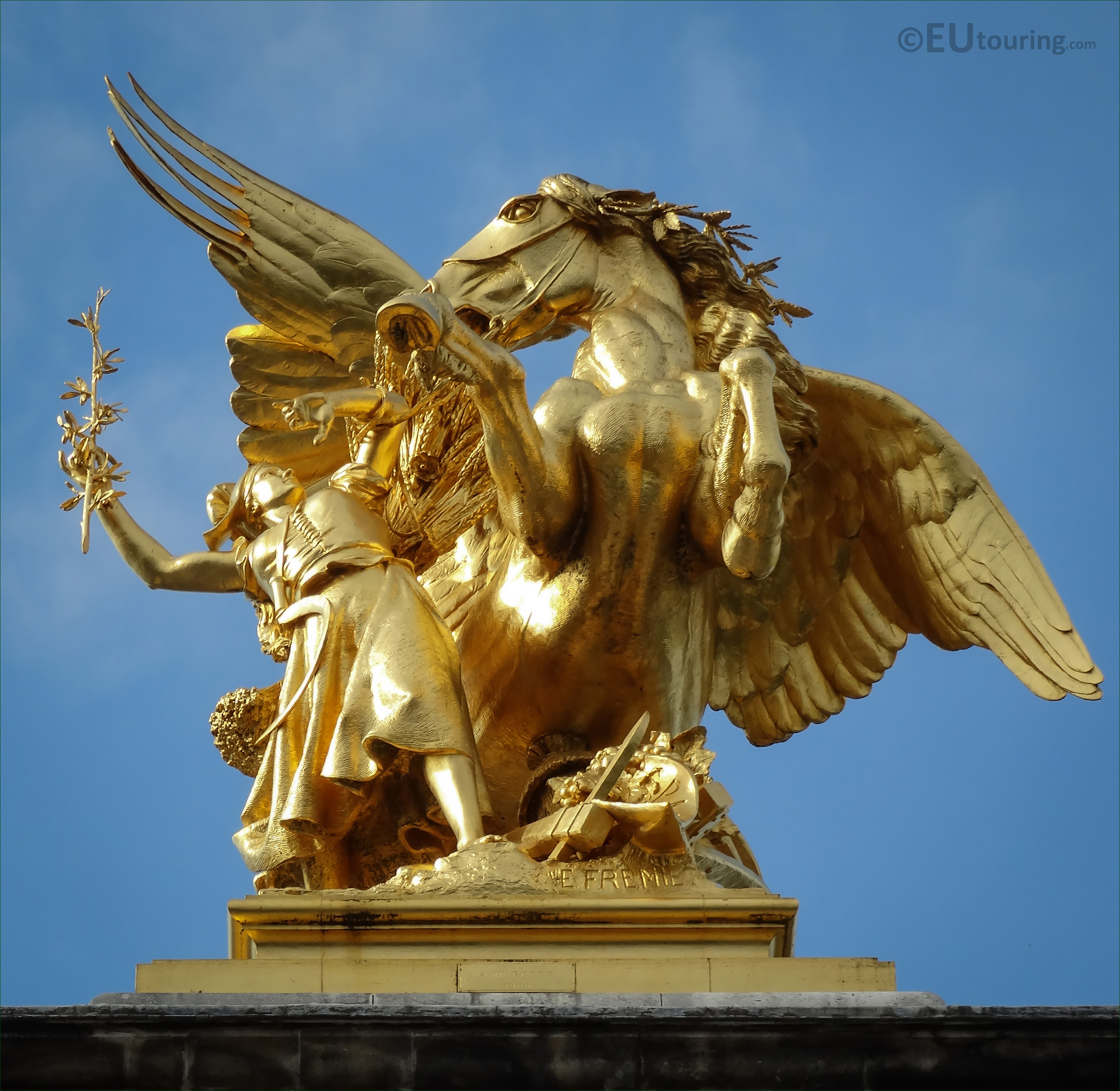 Photos of Renommee des Sciences statue on Pont Alexandre III - Page 21