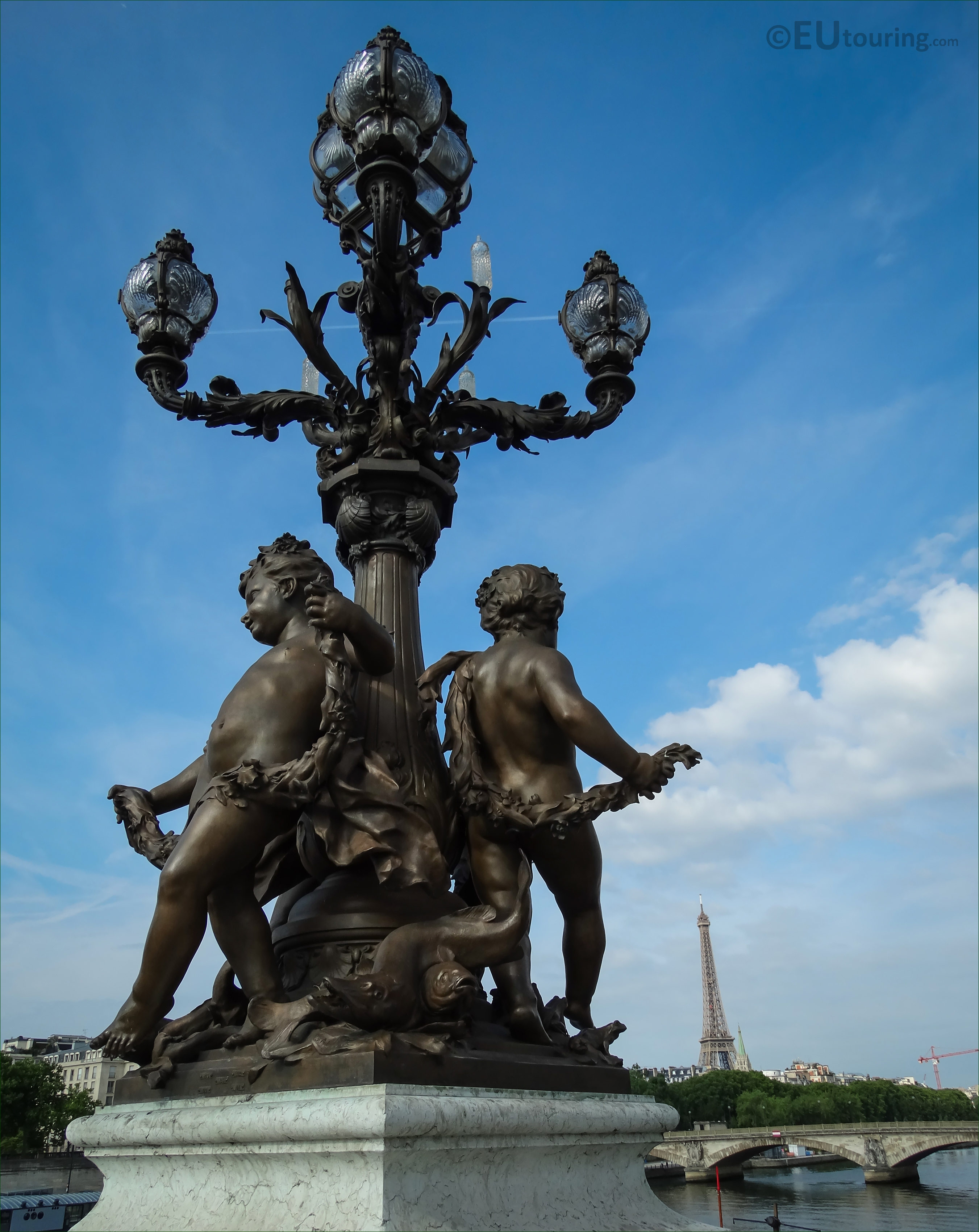 Les Amours Candelabra on the Pont Alexandre III NW corner - Page 571