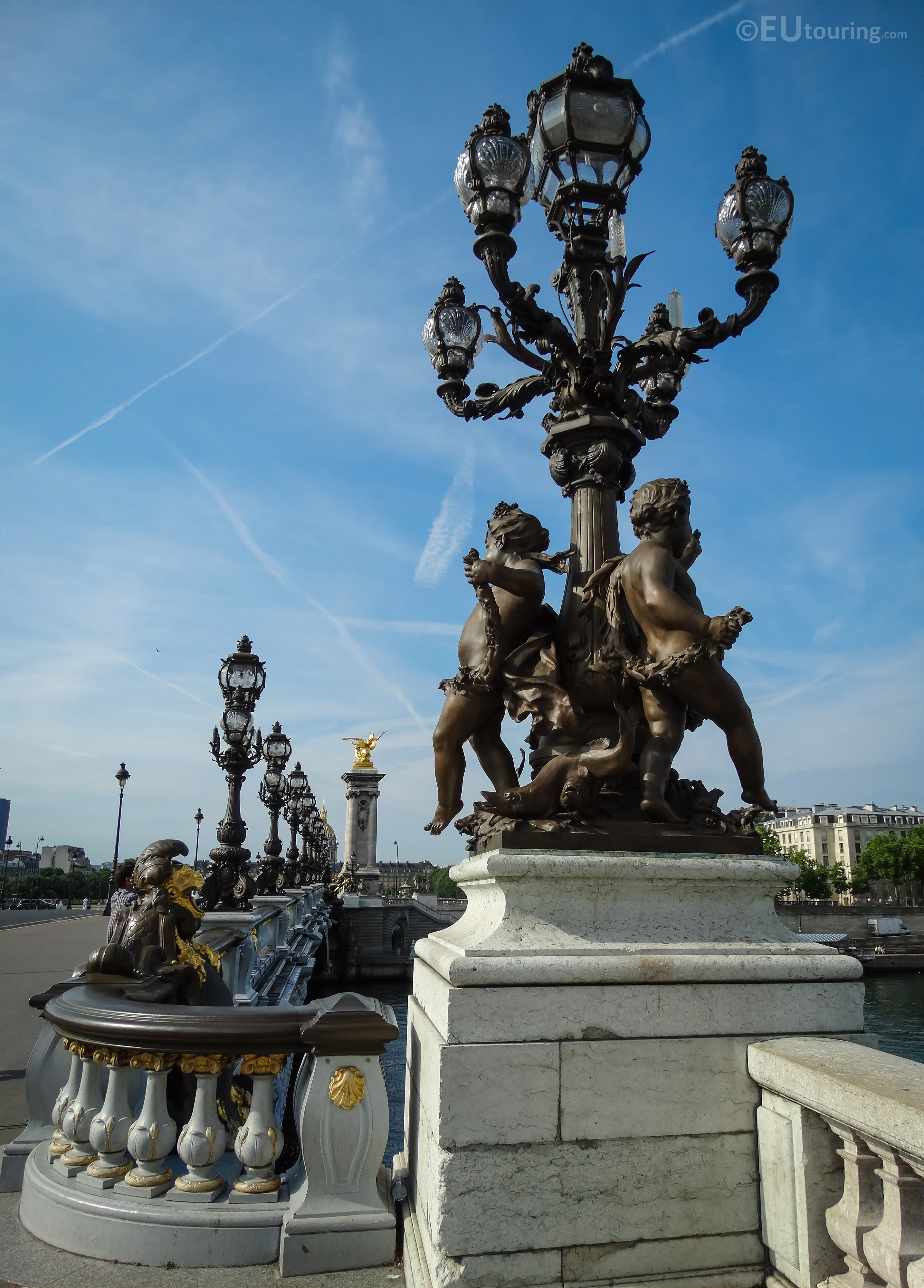 Les Amours Candelabra on the Pont Alexandre III NW corner - Page 571