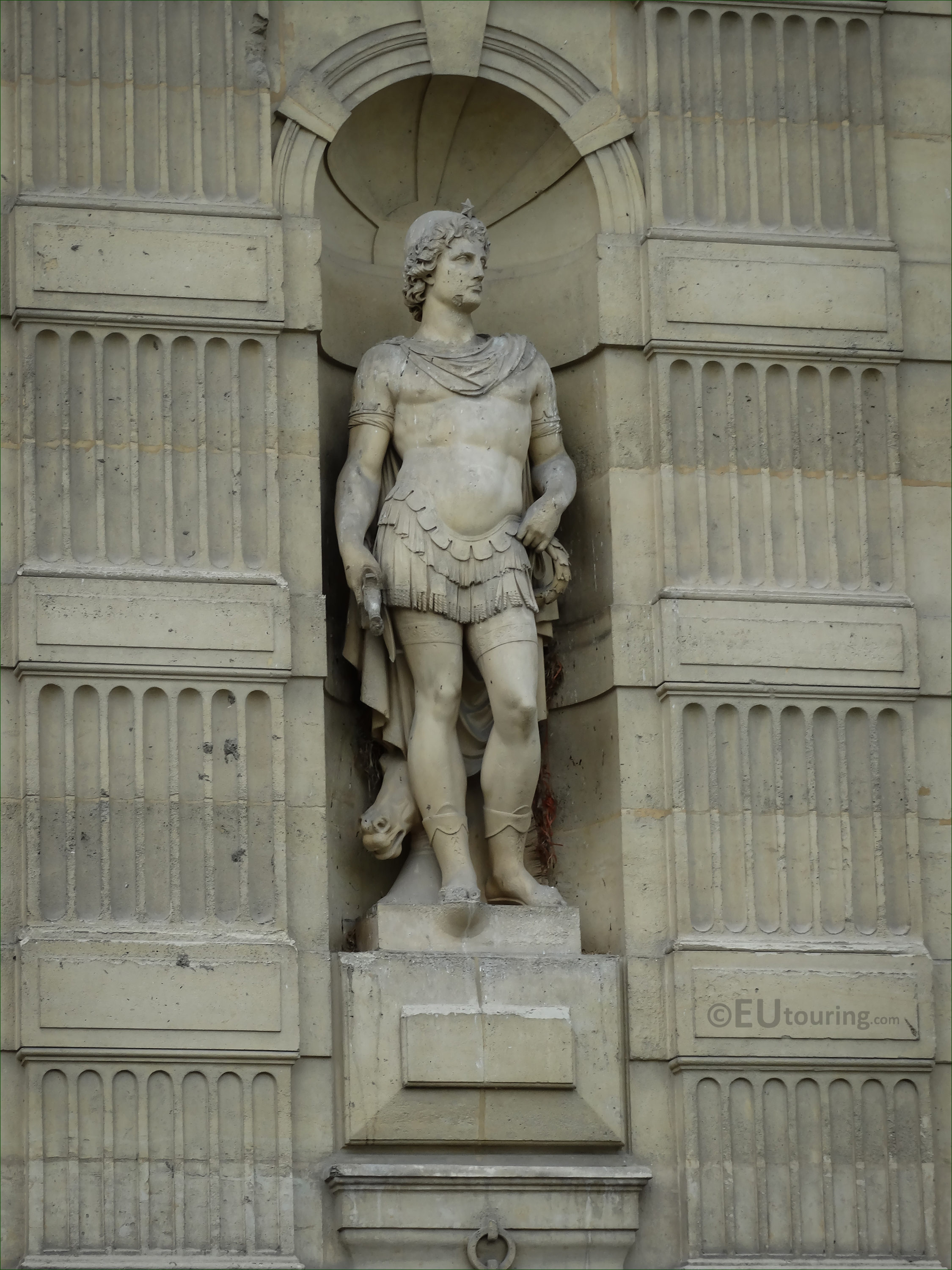 Photos of Castor statue on Aile de Flore at the Louvre - Page 430