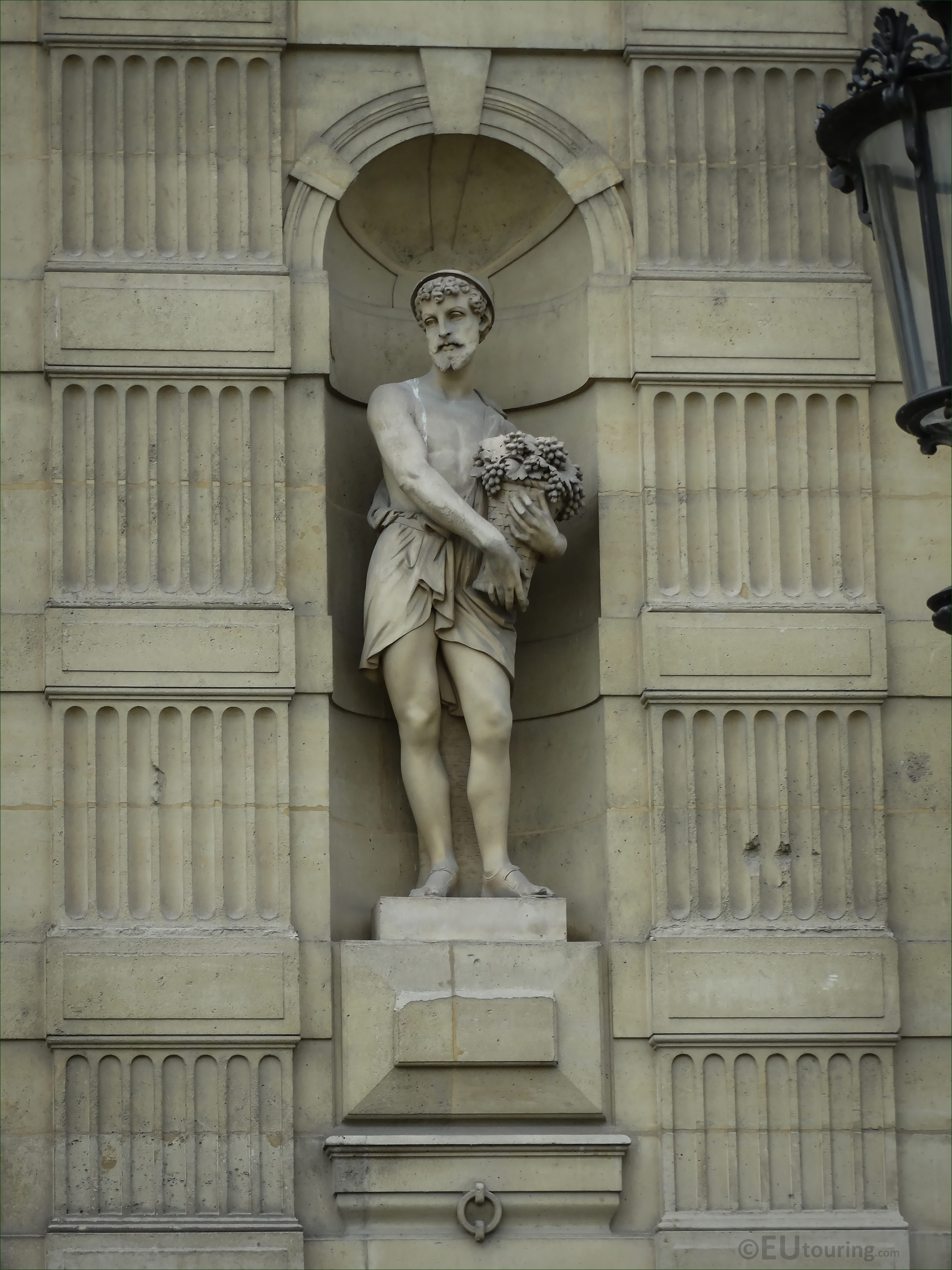 Le Vendangeur statue on Aile de Flore at The Louvre - Page 670