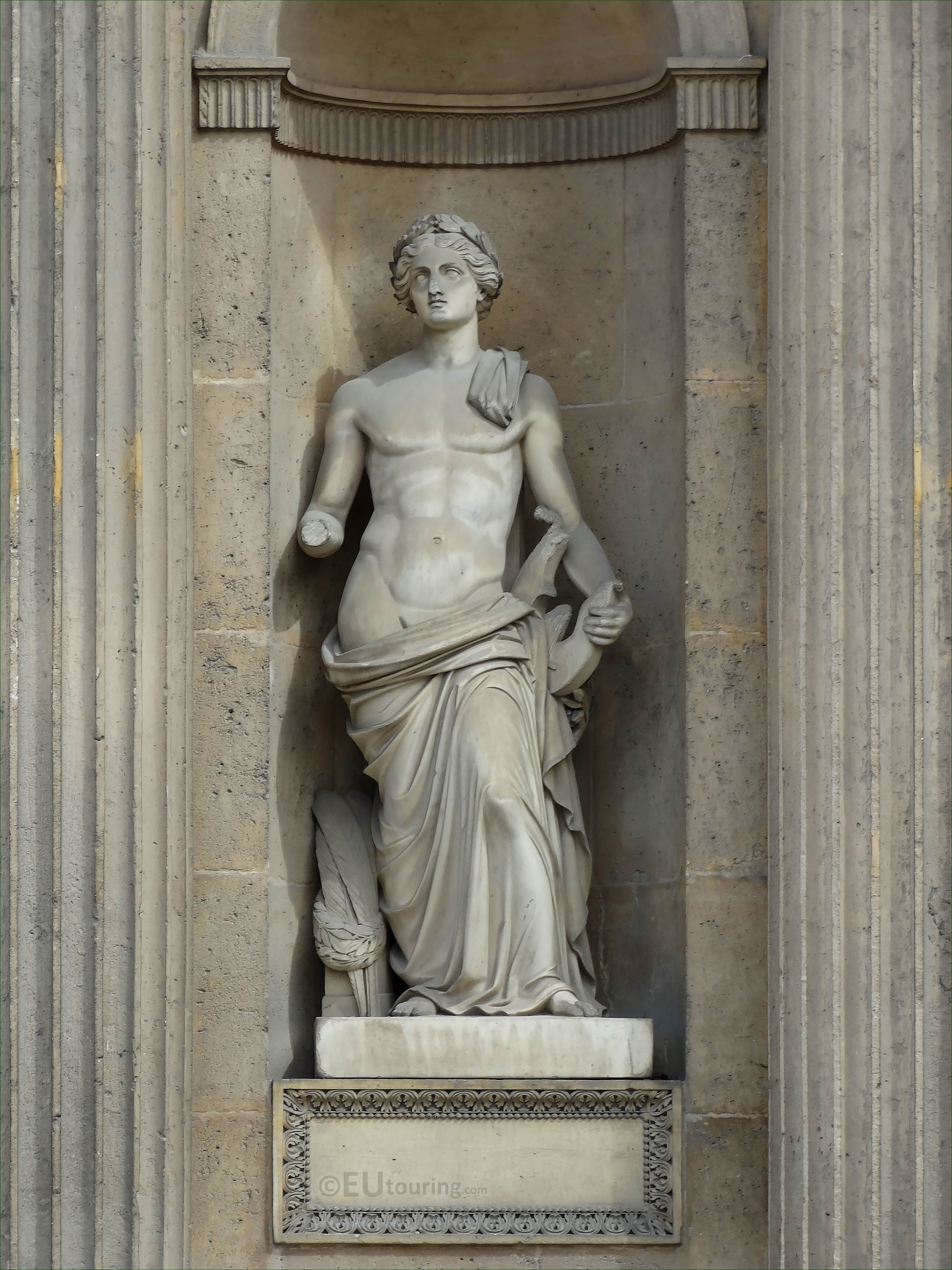 Apollon statue on Aile Est at Musee du Louvre - Page 896