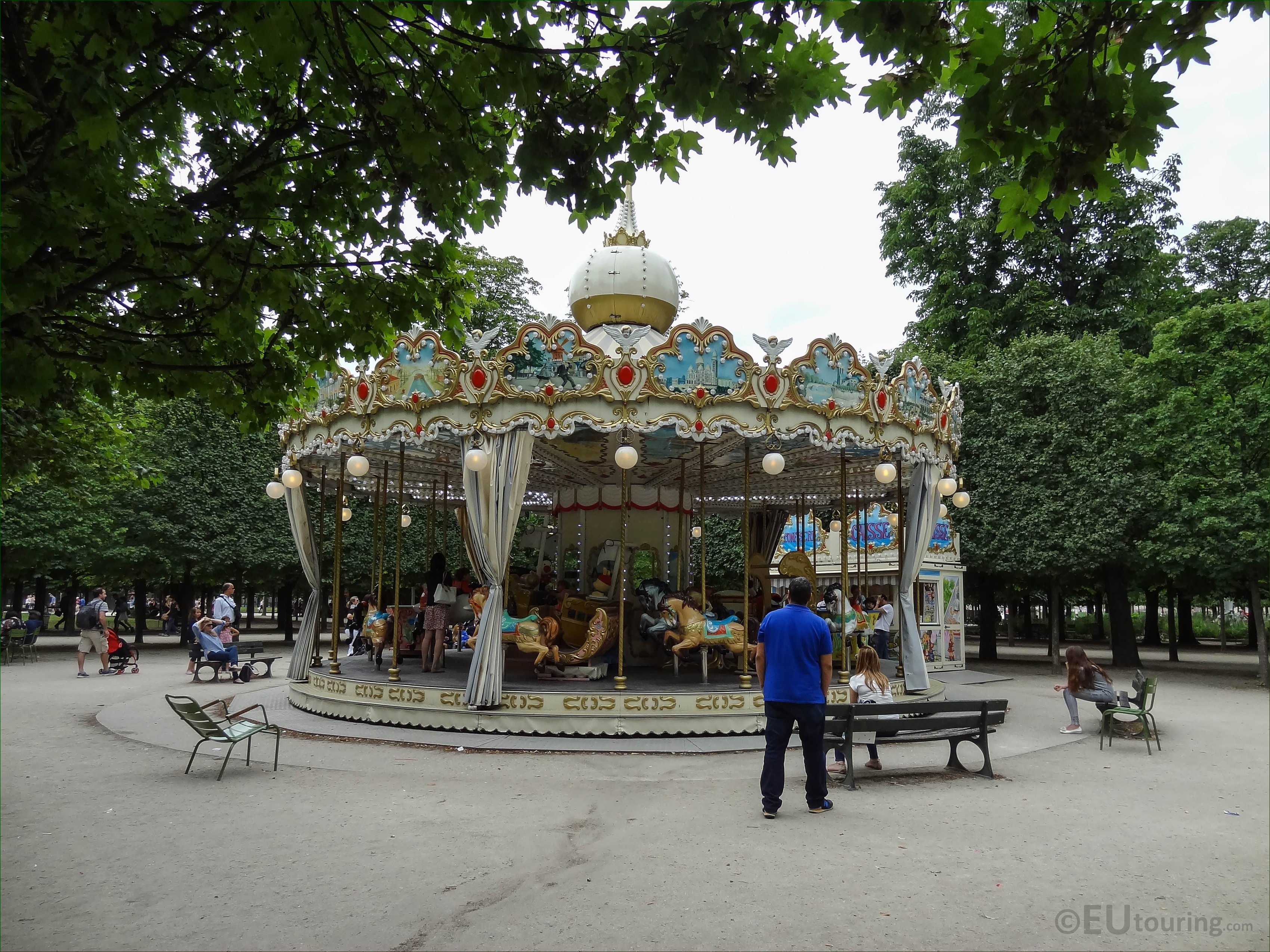 Merry Go Round Parc d'attractions Carrousel Tour de jouet Rond